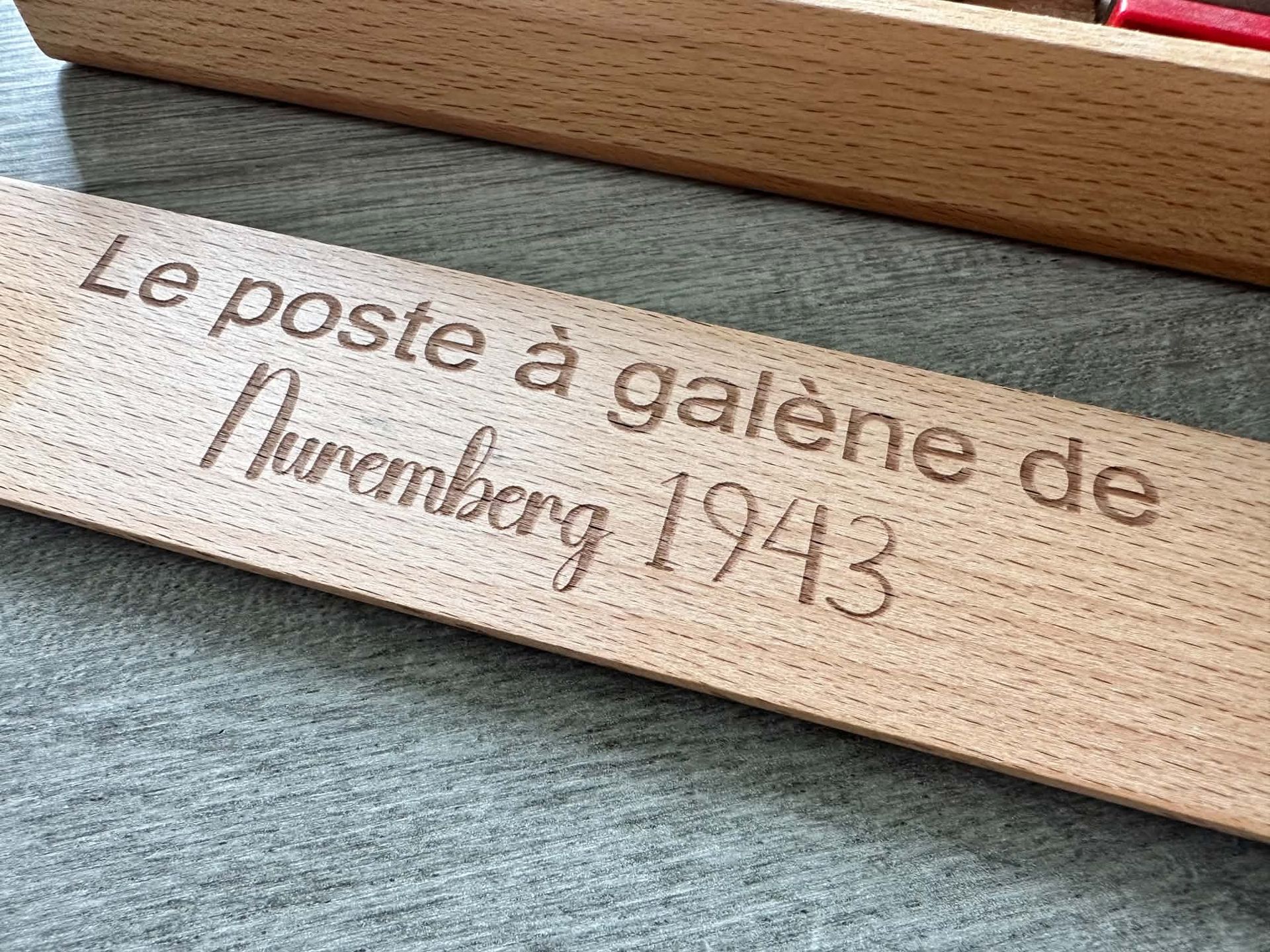 Gravure sur bois de hêtre : le détail du trait