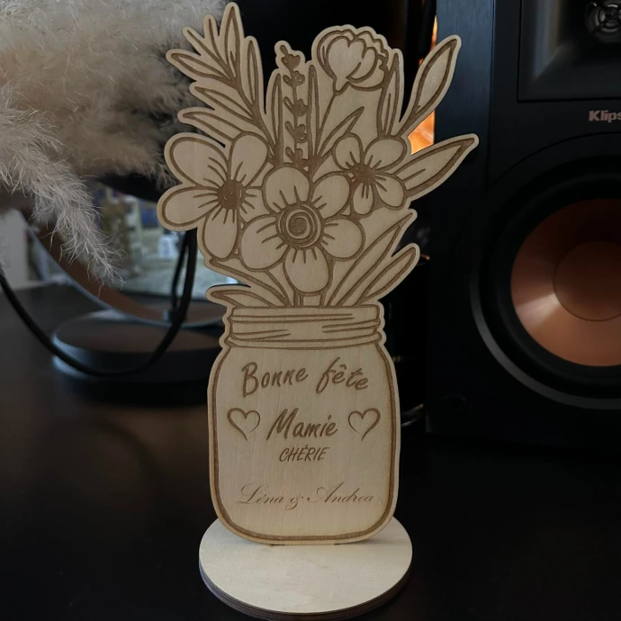 Bouquet en bois gravé pour la fête des grands-mères